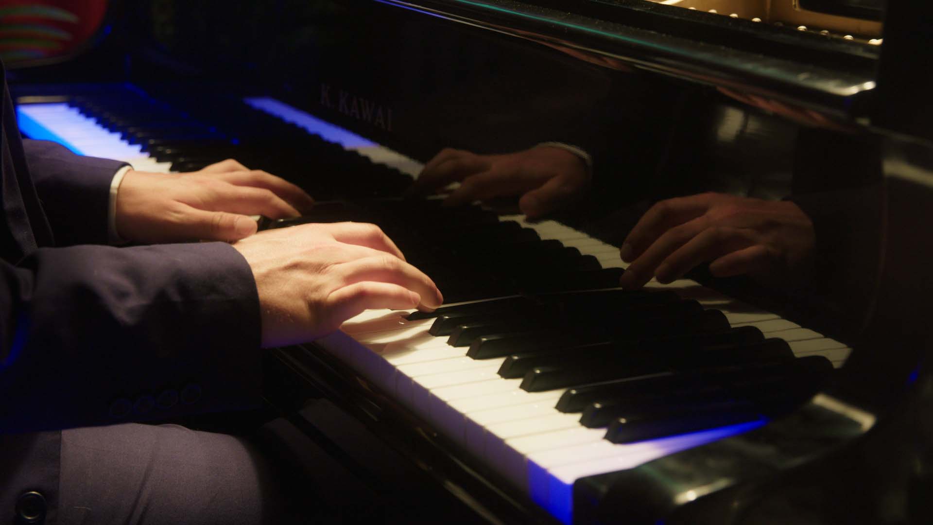 Live piano in the lounge